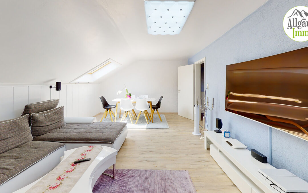Geräumige, helle 4 Zimmer Dachgeschoßwohnung in hervorragender Lage in Ochsenhausen!