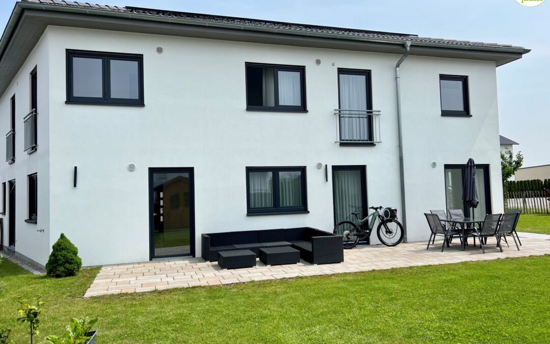 Doppelt smart investieren: Modernes Wohnkonzept mit zwei Einheiten, PV-Anlage & hochwertiger Ausstattung – ruhig und naturnah gelegen!
